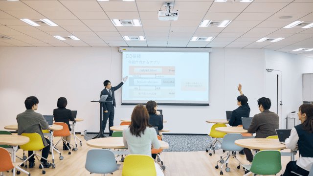 IT基礎研修を受ける写真